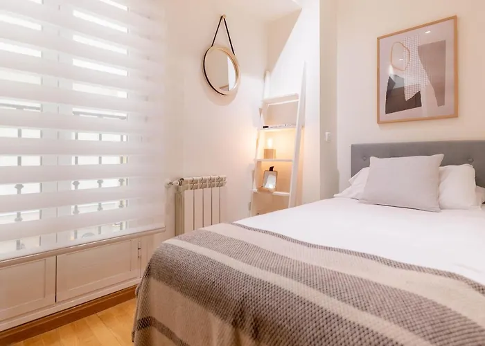 Amazing Apartment In Huertas
