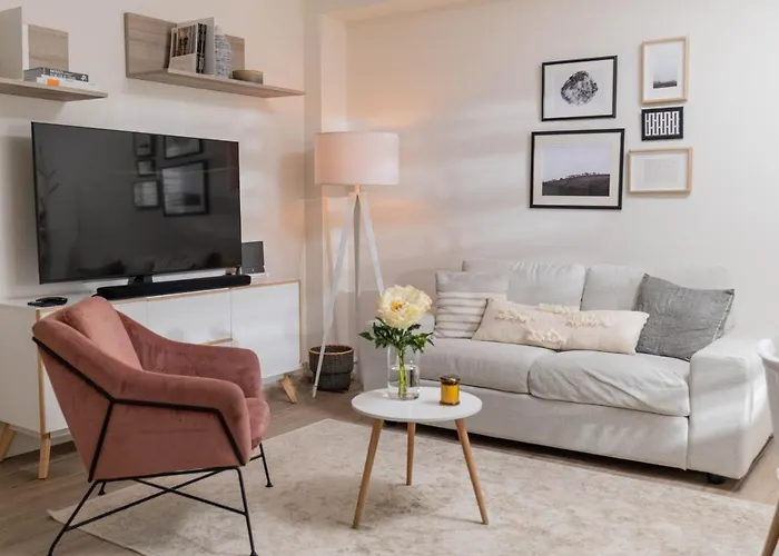 Amazing Apartment In Huertas